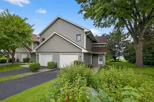 19 Elton Ridge Ct NW, Rochester, MN 55901 - Photo 2