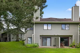 19 Elton Ridge Ct NW, Rochester, MN 55901 - Photo 4