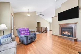 304 138th Ave, Houlton, WI 54082 - Photo 8