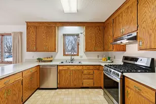 13725 Oakland Dr, Burnsville, MN 55337 - Photo 18