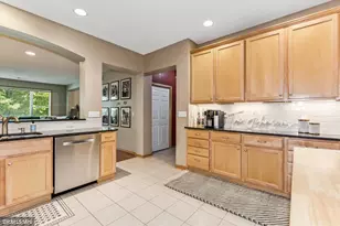 8064 Golden Valley Rd, Golden Valley, MN 55427 - Photo 14