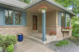 1527 Clarendon Dr, Wayzata, MN 55391 - Photo 2