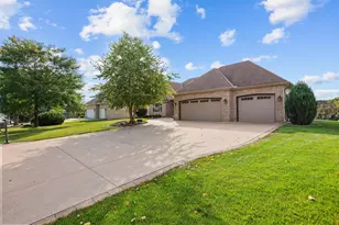 3151 Bent Tree Hills Dr, New Brighton, MN 55112 - Photo 10