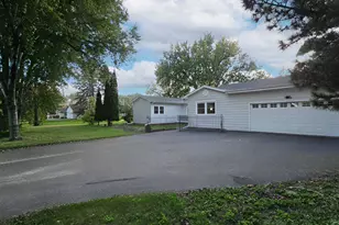 1925 Walsh Ln, Mendota Heights, MN 55118 - Photo 2