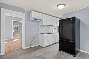 1098 Woodbridge St, Saint Paul, MN 55117 - Photo 1