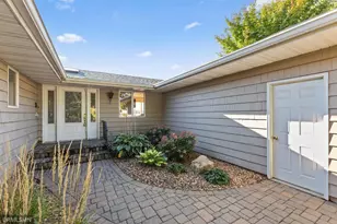 998 Kohlman Ct, Maplewood, MN 55109 - Photo 2