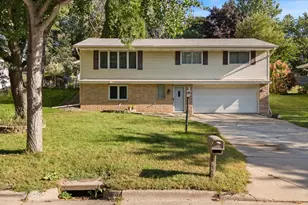 1989 N Park Dr, Saint Paul, MN 55119 - Photo 1