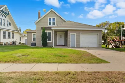 18 E Main Street, Madelia, MN 56062 - Photo 1