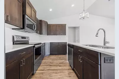 5891 59th Avenue S, Fargo, ND 58104 - Photo 4