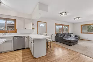 2403 Inca Ln, New Brighton, MN 55112 - Photo 12