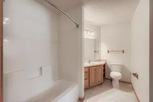 38125 Fieldstone Dr, North Branch, MN 55056 - Photo 16