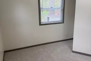 606 E Main St, Marshall, MN 56258 - Photo 8