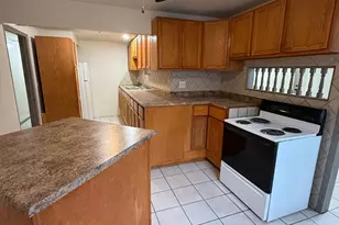 606 E Main St, Marshall, MN 56258 - Photo 2