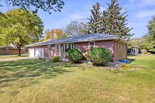 202 8th Street W, Winthrop, MN 55396 - Photo 2