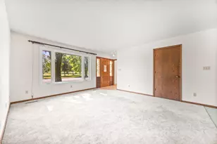 202 8th Street W, Winthrop, MN 55396 - Photo 8