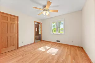 202 8th Street W, Winthrop, MN 55396 - Photo 4