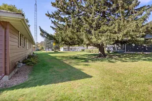 202 8th Street W, Winthrop, MN 55396 - Photo 24