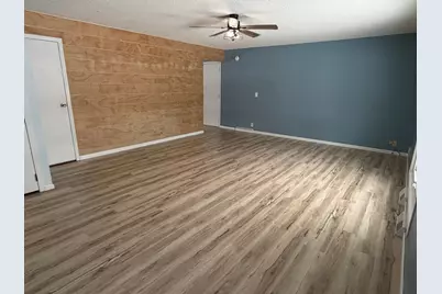 724 Southview Drive SW, Hutchinson, MN 55350 - Photo 2