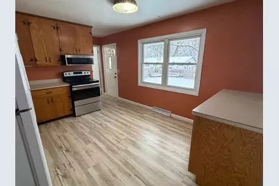 724 Southview Drive SW, Hutchinson, MN 55350 - Photo 4