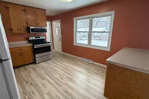 724 Southview Dr SW, Hutchinson, MN 55350 - Photo 4