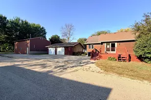 1520 Clary St, Worthington, MN 56187 - Photo 2