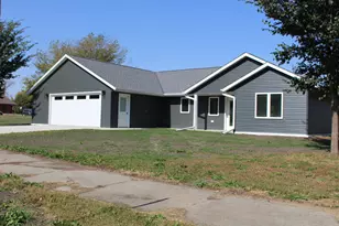 131 Main St E, Trimont, MN 56176 - Photo 4