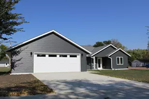 131 Main St E, Trimont, MN 56176 - Photo 2
