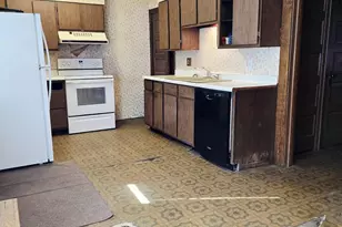 603 Arnold Ave N, Thief River Falls, MN 56701 - Photo 8