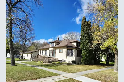 603 Arnold Avenue N, Thief River Falls, MN 56701 - Photo 2