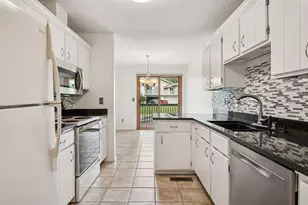 9775 Dorset Ln, Eden Prairie, MN 55347 - Photo 12