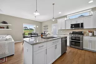 875 Golfview Ave, Zumbrota, MN 55992 - Photo 8