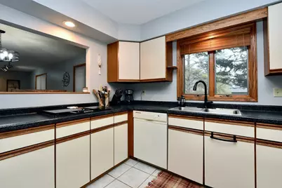 386 Pleasant Hill Drive, Winona, MN 55987 - Photo 8