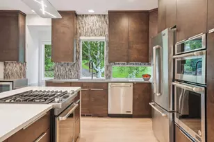 209 Westwood Dr N, Golden Valley, MN 55422 - Photo 4