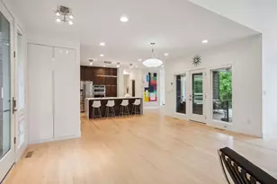 209 Westwood Dr N, Golden Valley, MN 55422 - Photo 8