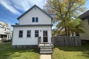 408 Main Ave N, Thief River Falls, MN 56701 - Photo 2