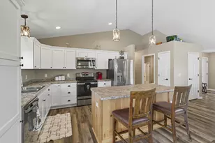 2004 Bluestem Dr, Mankato, MN 56001 - Photo 8