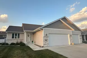 2004 Bluestem Dr, Mankato, MN 56001 - Photo 4