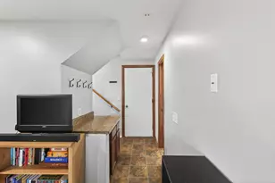 1302 Crestridge Ln N, Eagan, MN 55123 - Photo 32