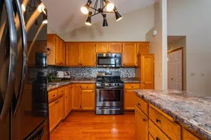 2883 Devonshire Pl, Woodbury, MN 55125 - Photo 8