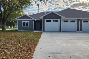 901 7th Ave SW, Pipestone, MN 56164 - Photo 2