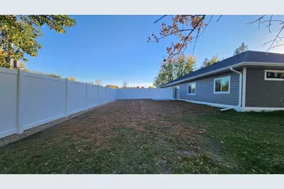 901 7th Ave SW, Pipestone, MN 56164 - Photo 4