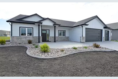 3924 49th Avenue S, Fargo, ND 58104 - Photo 2