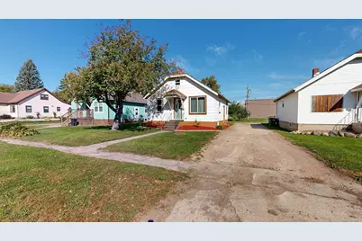 320 Dupont Avenue NW, Renville, MN 56284 - Photo 2