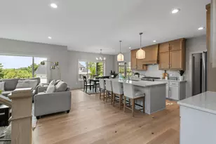 4944 Parkside Cir, Eagan, MN 55124 - Photo 6