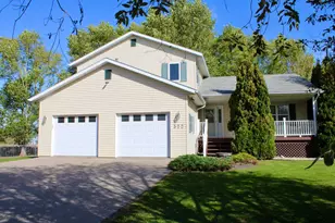 322 Oriole Ave N, Thief River Falls, MN 56701 - Photo 2