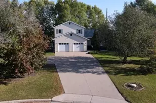 322 Oriole Ave N, Thief River Falls, MN 56701 - Photo 4