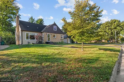 970 Grandview Avenue W, Roseville, MN 55113 - Photo 1