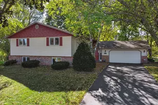 10521 Lake Fall Dr, Eden Prairie, MN 55347 - Photo 4