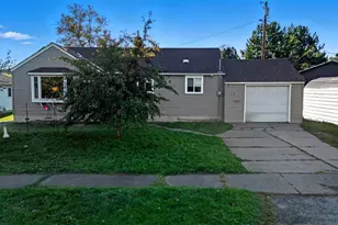 1123 Adams Ave, Eveleth, MN 55734 - Photo 1