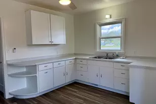 1715 SE Marshall St, Albert Lea, MN 56007 - Photo 2